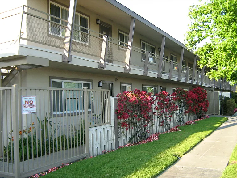 Pacifica Apartments — Photo 8