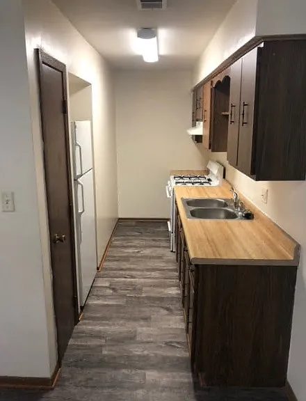1320 E 38th St #4 — Photo 3