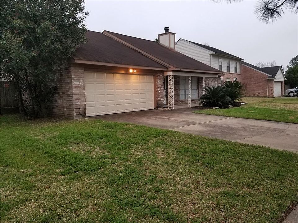 1st image of 18147 Lake Bend Dr