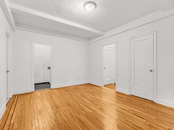 4th image of 208 W 23rd St APT 908