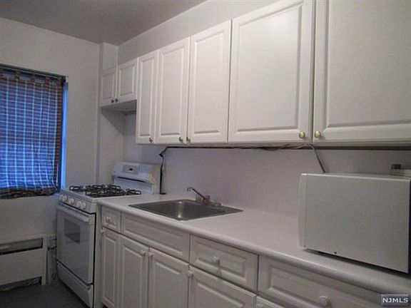 5th image of 410 Fairview Ave APT 2G
