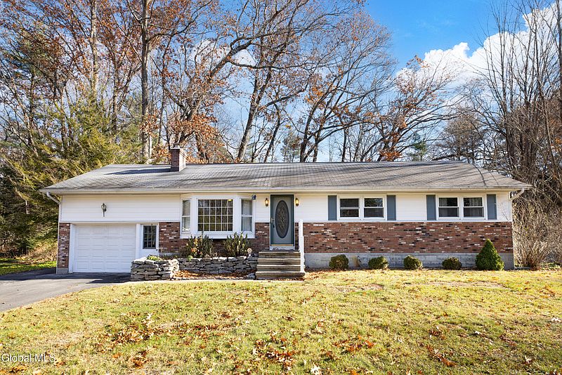 3rd image of 135 Juniper Drive