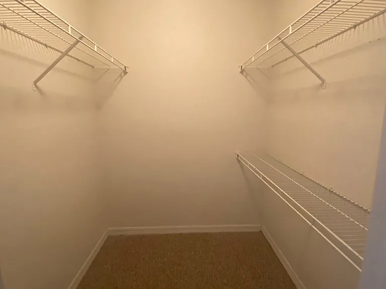 Waterford Pointe Apartments — Photo 31