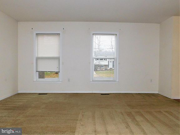 4th image of 419 California Trl