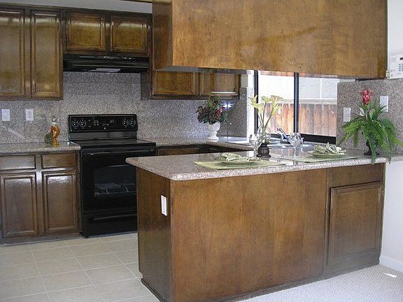 4th image of 3169 Teddington Dr