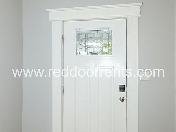 3rd image of 815 Jefferson Ave