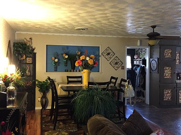 5th image of 1005 Hillcrest Dr