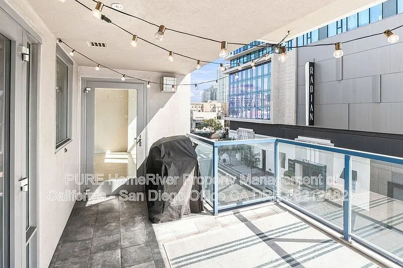 1 bed, 1.0 bath, 1033 sqft, $3,295 — Photo 2