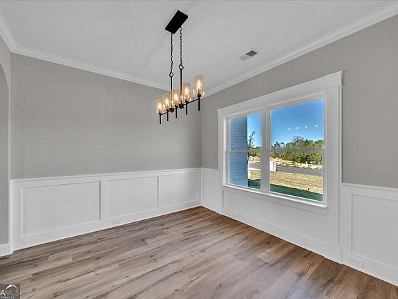 5th image of 438 Burlington Dr