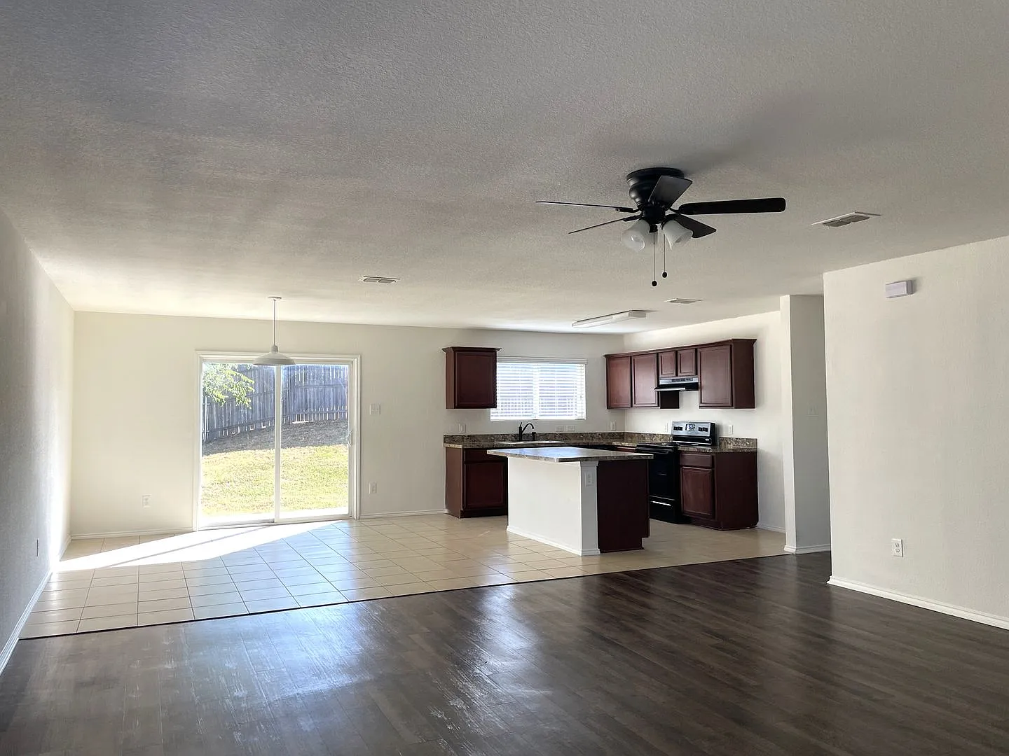 House for Lease in Sherman — Photo 3