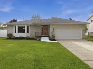 246 Willow Green Dr, Amherst, NY 14228