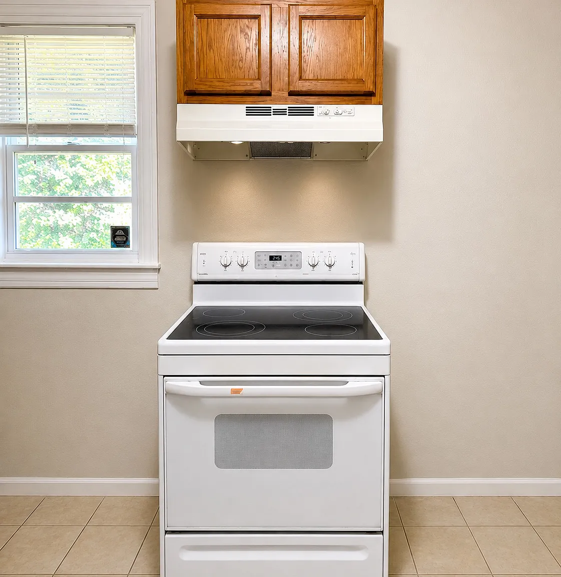 3 bed, 945 sqft, $1,300 — Photo 3