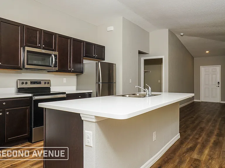 105 Sherbourne St — Photo 4