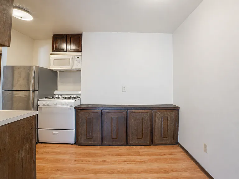 3055 N Oakland Ave — Photo 16