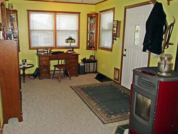 5th image of 15025 Becker Dr
