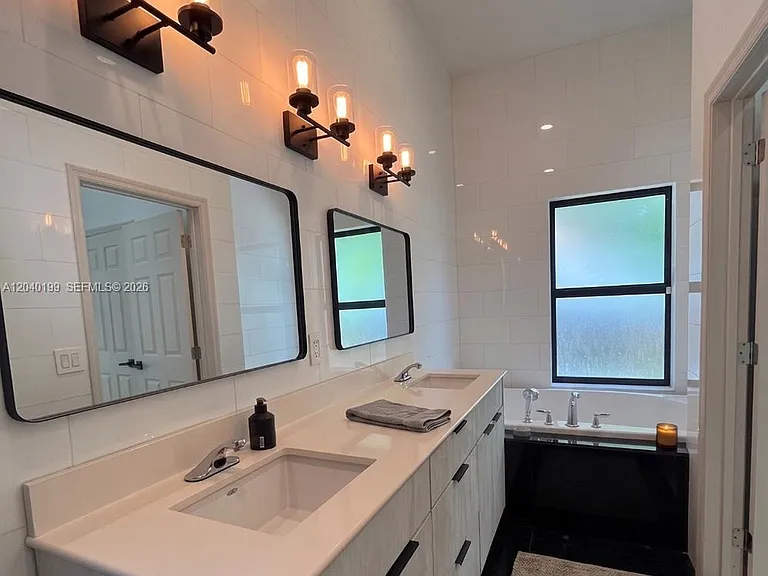 4605 N Miami Ave — Photo 12