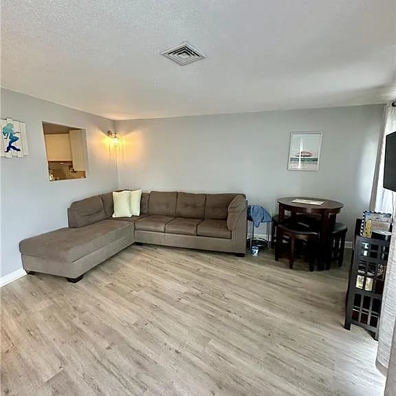 3 Capella St S — Photo 13