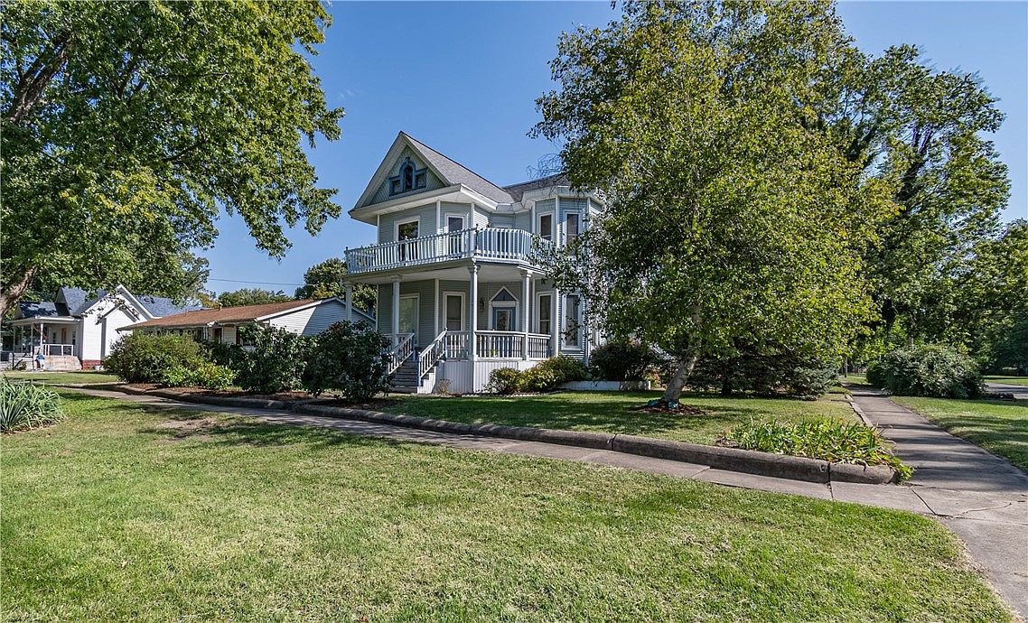 302 N Madison St, Cerro Gordo, IL 61818 Zillow