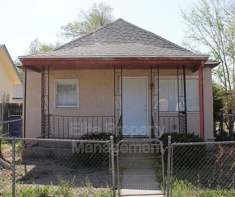 2 bed, 1.0 bath, 672 sqft, $1,075 — Photo 1