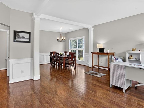 4th image of 4130 Glenaire Way NW