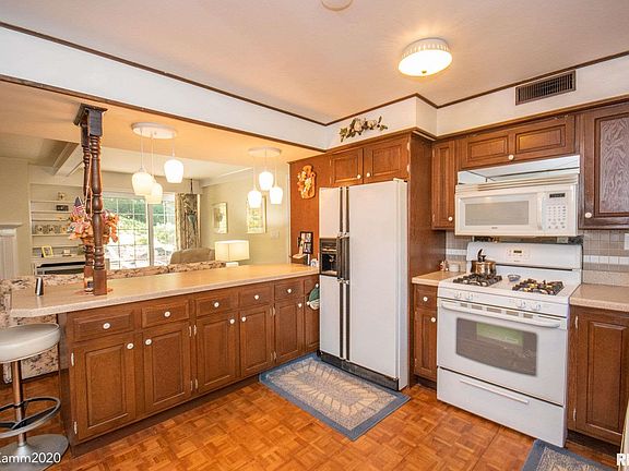 5th image of 3906 N Brookside Dr