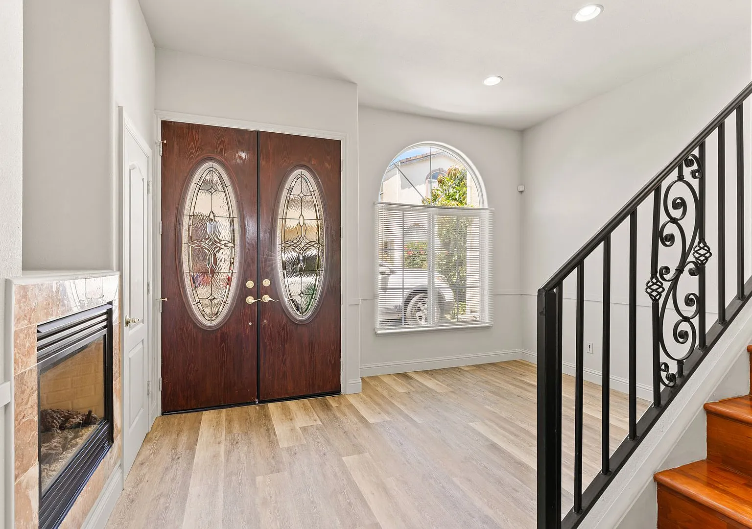 Grand 4-Bedroom San Leandro Home w/ Custom Upgrades — Photo 4