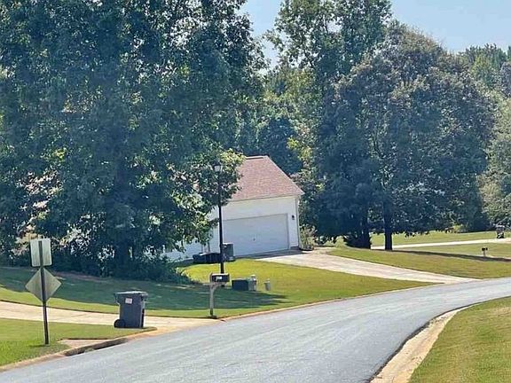 Exterior Neighborhood (street photo)