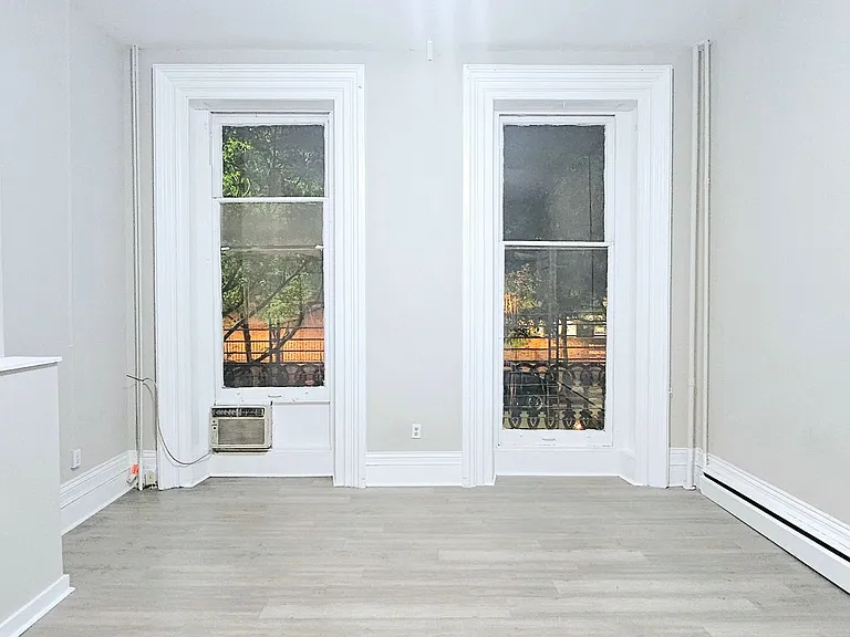 218 W Monument St — Photo 7