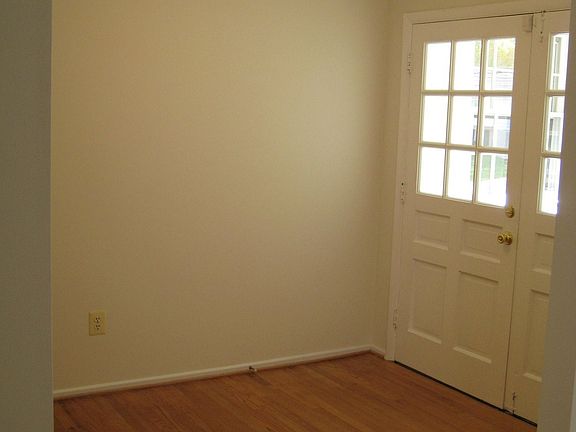 Foyer w/double doors