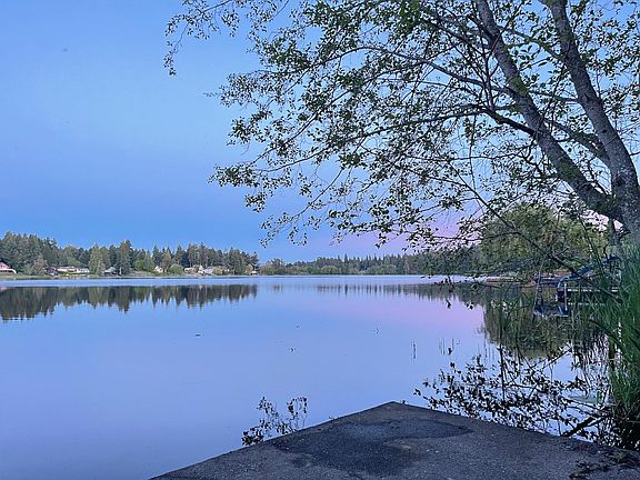 Private lake access and boathouse for non-motorized boats.