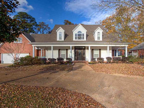 3rd image of 143 Woodlands Green Dr