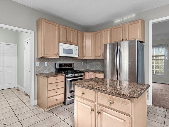 4th image of 369 Regatta Dr