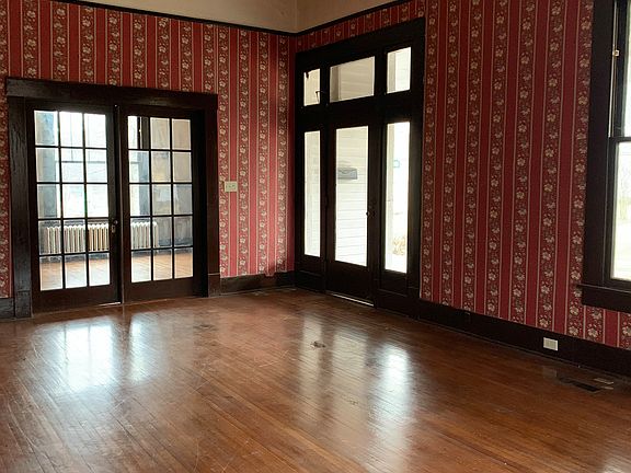 4th image of 523 E Washington Ave