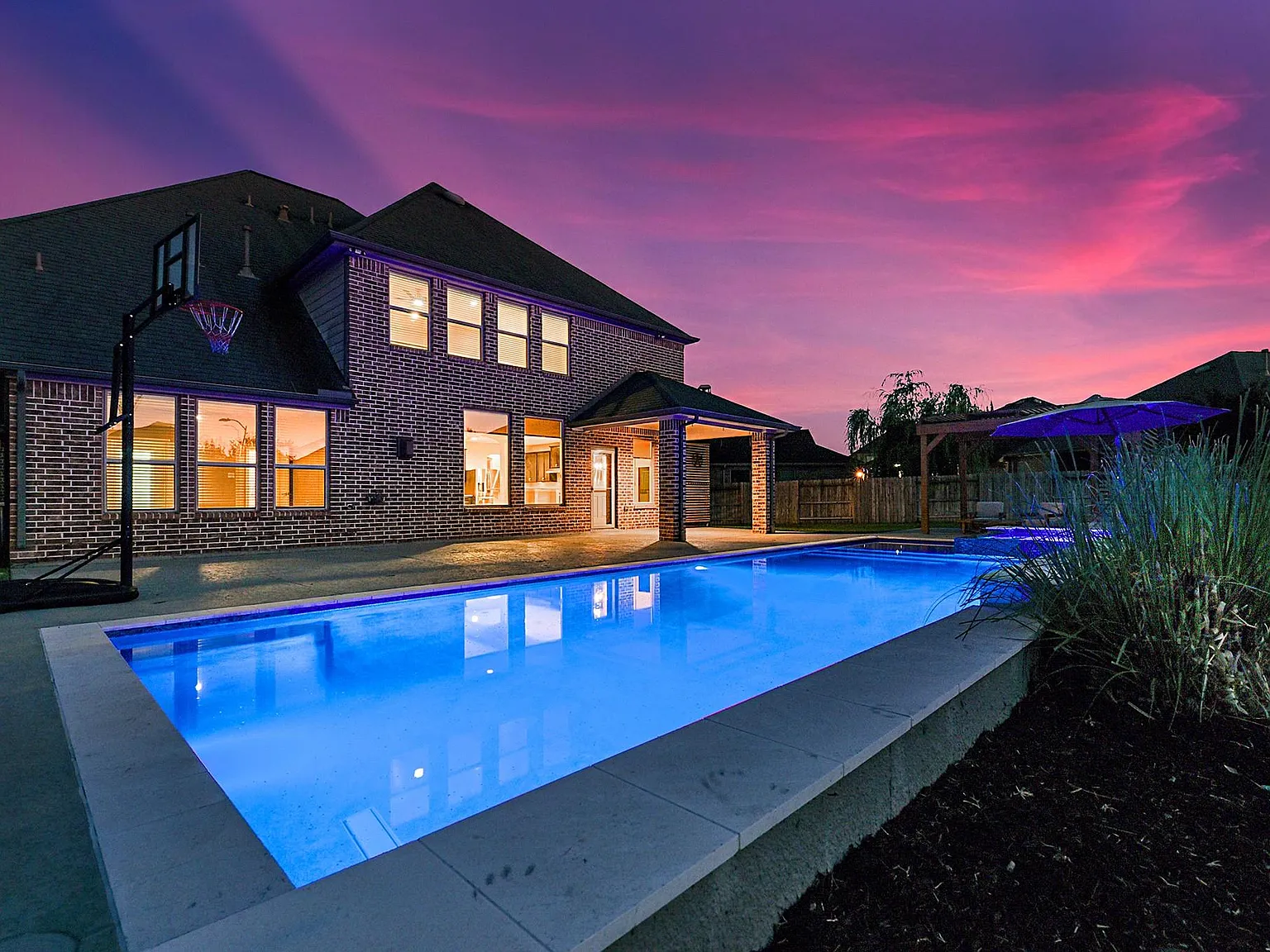 5 bed, 4.5 bath, 3828 sqft, $4,600 — Photo 2