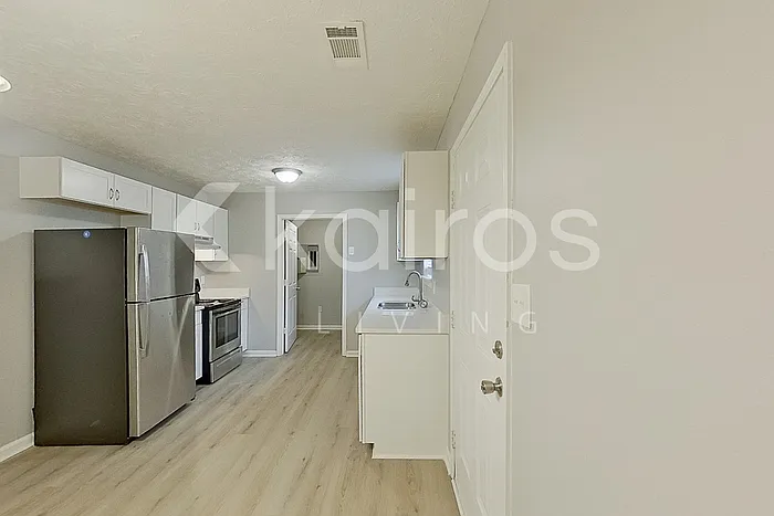 320 Deerpark Dr — Photo 6