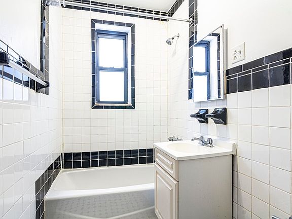 4th image of 3170 34th St APT 1F