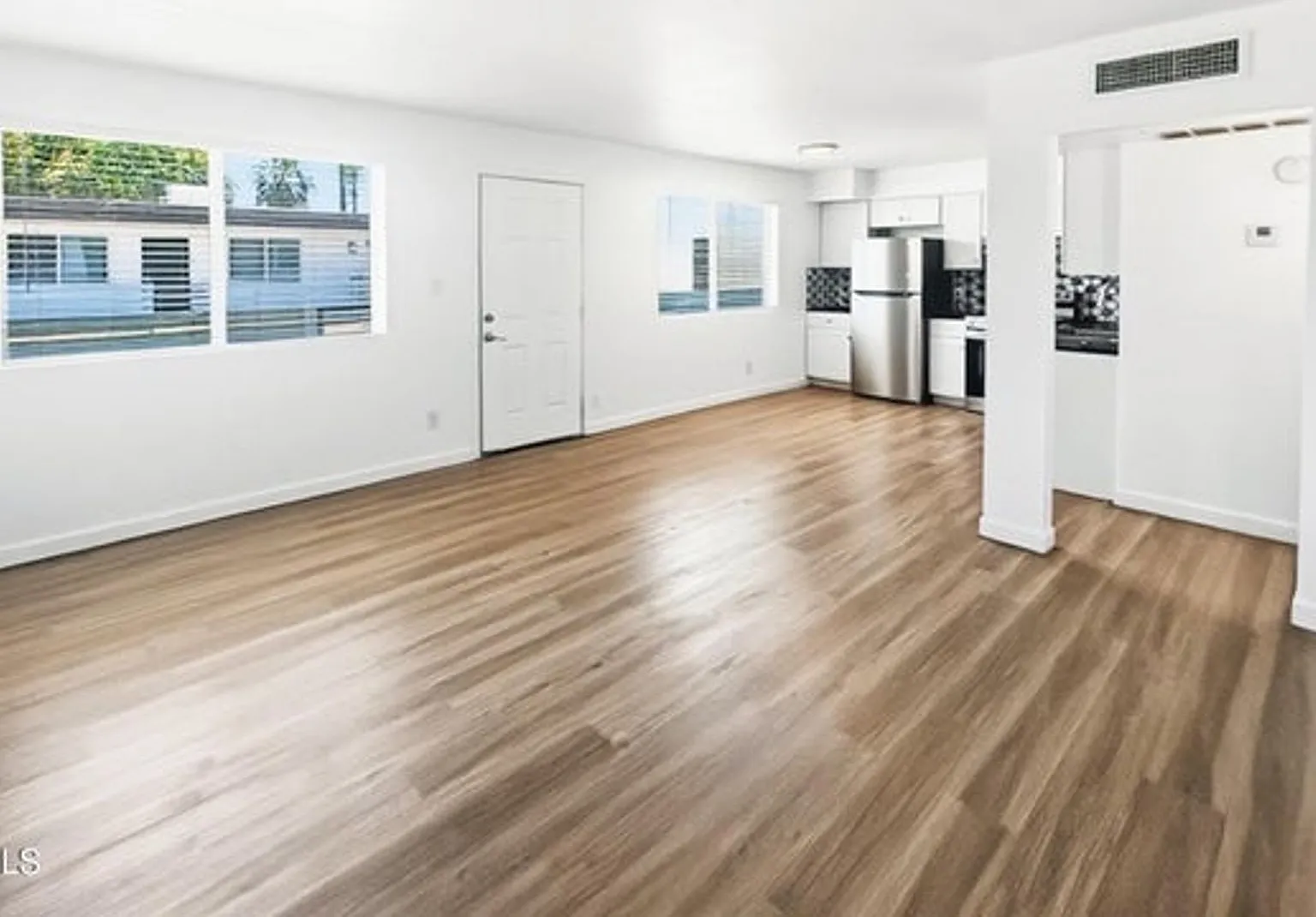 Welcome Home To Coronado Square! — Photo 4