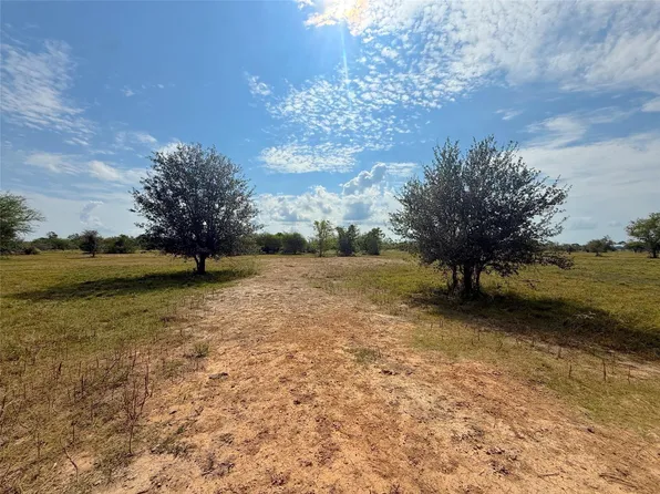 25611 County Road 25, Damon, TX 77430