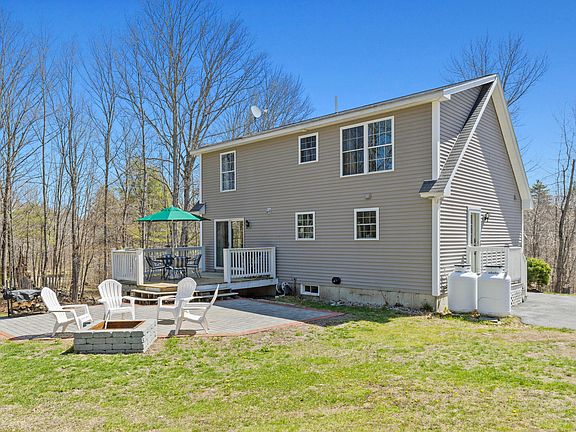 3rd image of 347 Brackett Hill Road