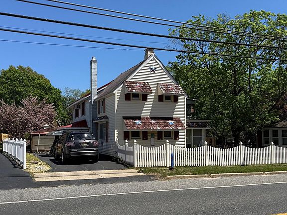 2nd image of 377 Main St