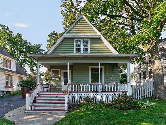 2nd image of 213 Grove St