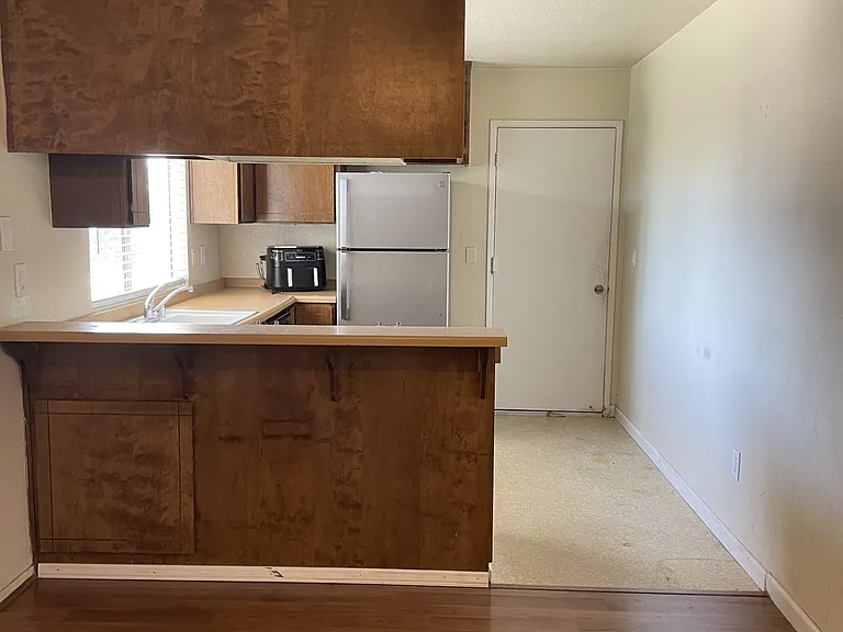 553 W 23rd St #B — Photo 4