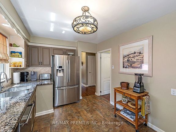 3rd image of 2894 Weston Rd