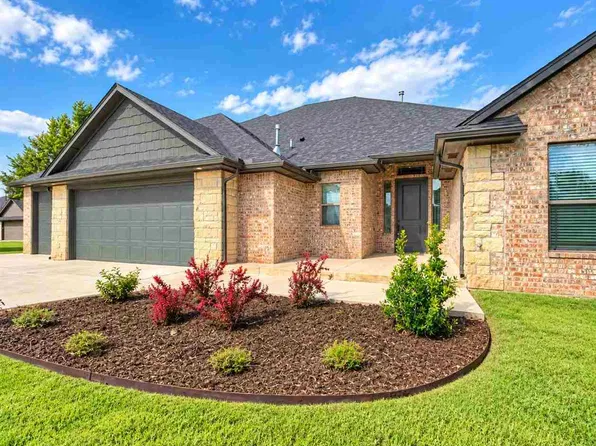 9070 Oak Tree Cir, Edmond, OK 73025