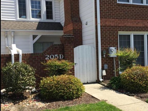 5th image of 205 Amersham Dr APT D