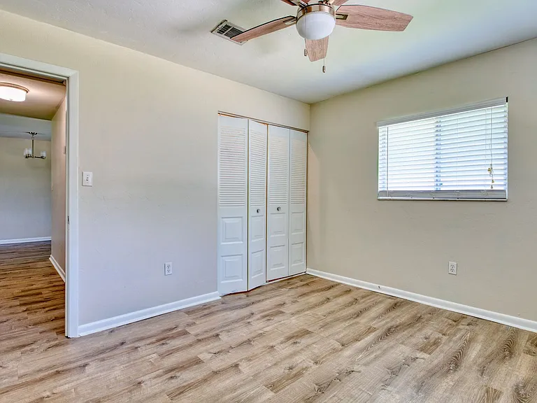 2304 SW 35th Pl — Photo 27