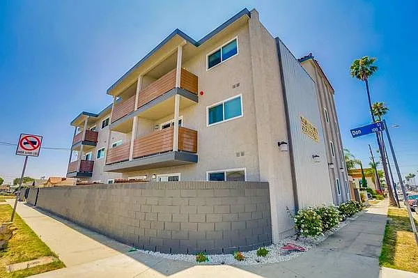 1722 N Avalon Blvd — Photo 9