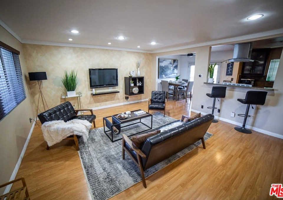 1st image of 6160 Whitsett Ave APT 2