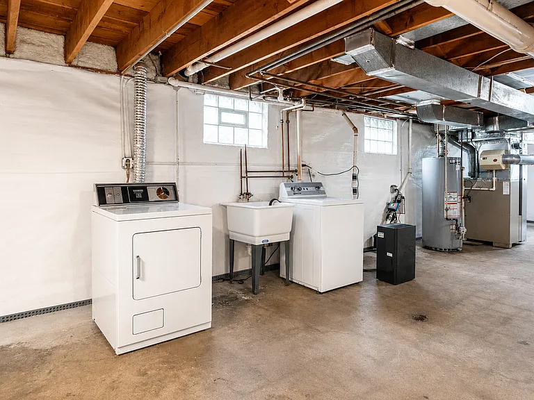 408 S Albert St — Photo 30