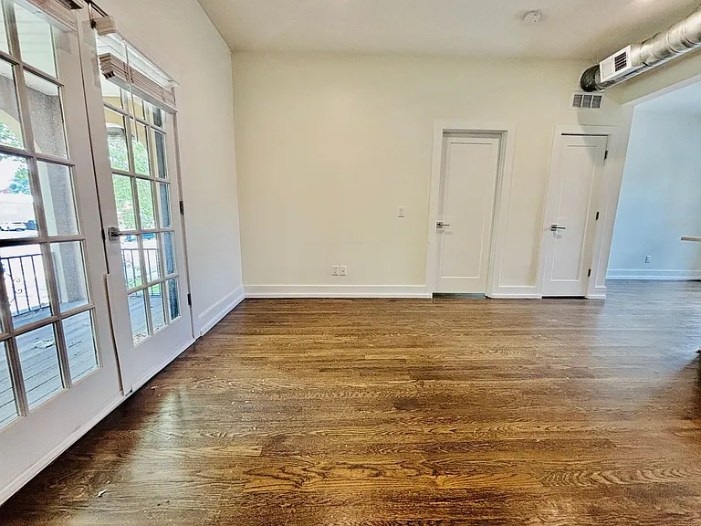Roanoke Apartments — Photo 22